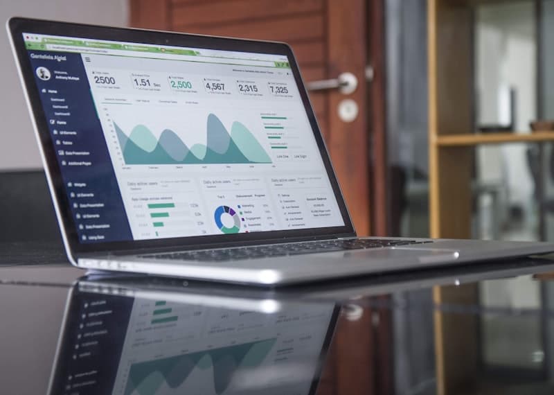 Personalizado a Medida | Cada estudio opera distinto: Liquid Port se arma según tus convenios, rubros, flujos e integraciones — reloj, tareas, ERP o exportes contables — sin paquete cerrado. Vos definís las reglas; el sistema las ejecuta on-premise en tu servidor.